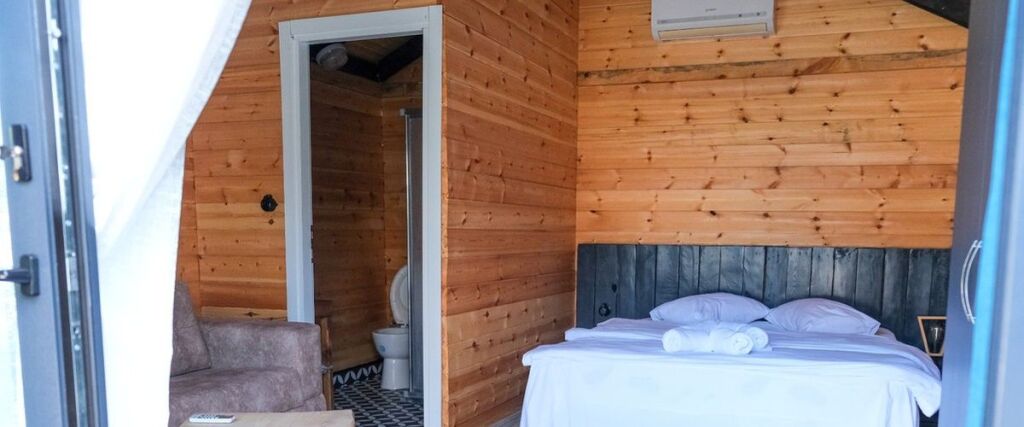 Янык: Adesa Bungalow Hotel