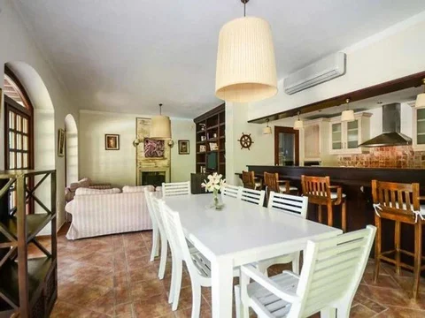 Битез: Villa Palmira