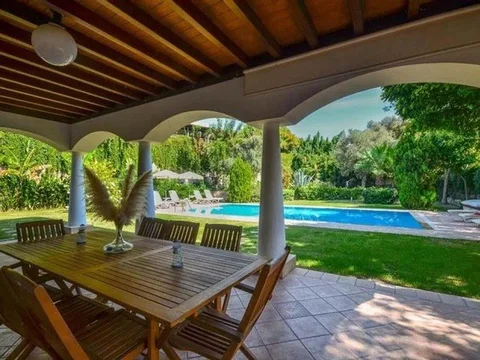 Битез: Villa Palmira