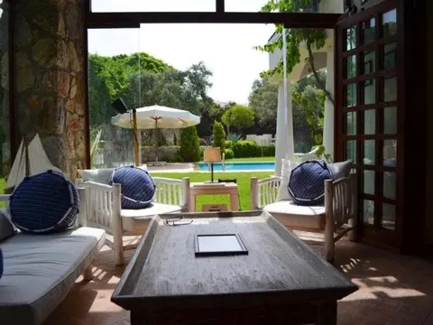 Битез: Villa Palmira