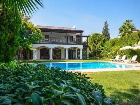 Битез: Villa Palmira