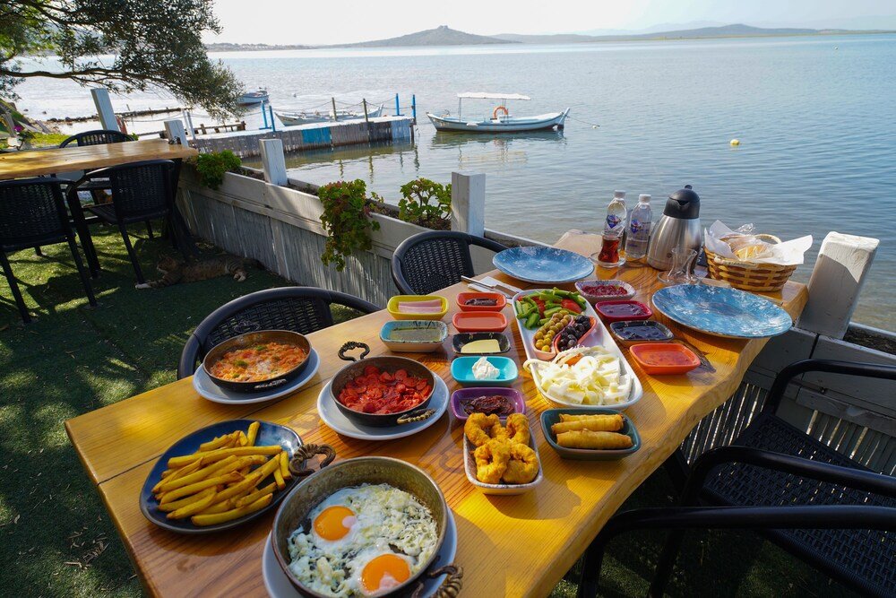 Айвалык: Qcunda Otel Restorant