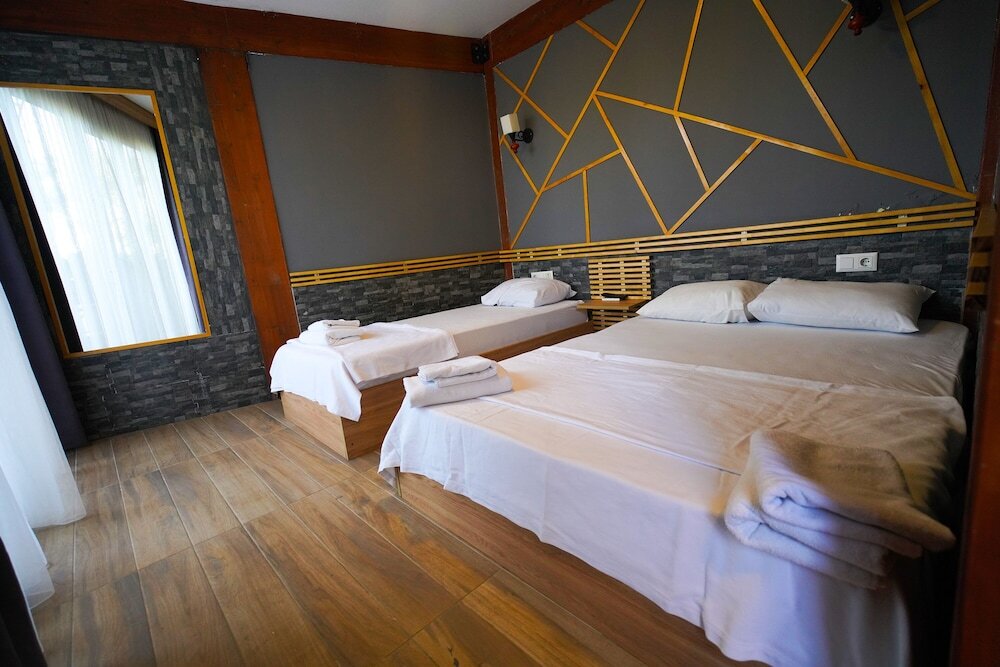 Айвалык: Qcunda Otel Restorant