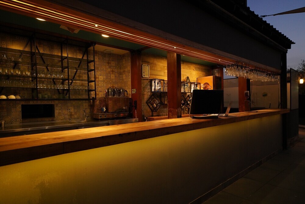 Айвалык: Qcunda Otel Restorant
