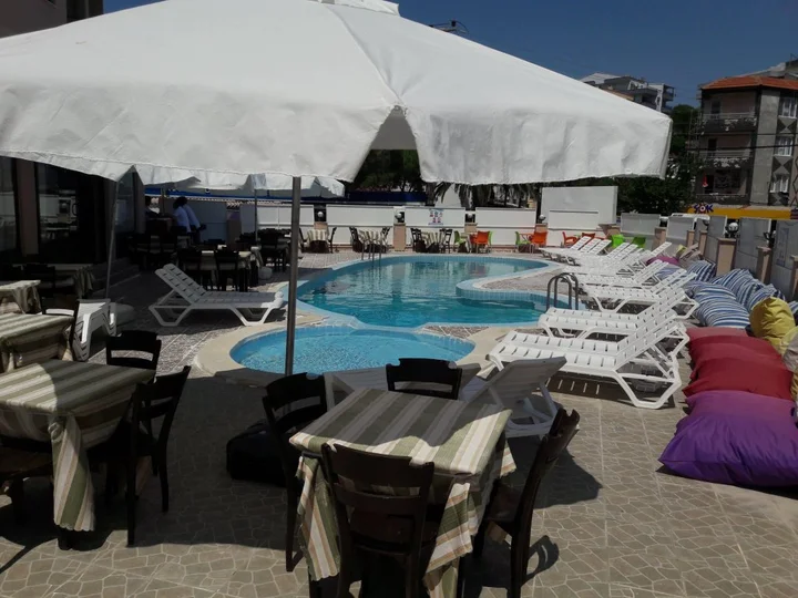 Айвалык: Club Urgench Hotel
