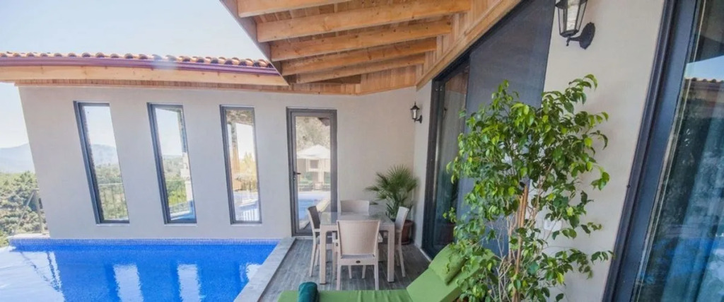 Исламлар: Villa Achyle