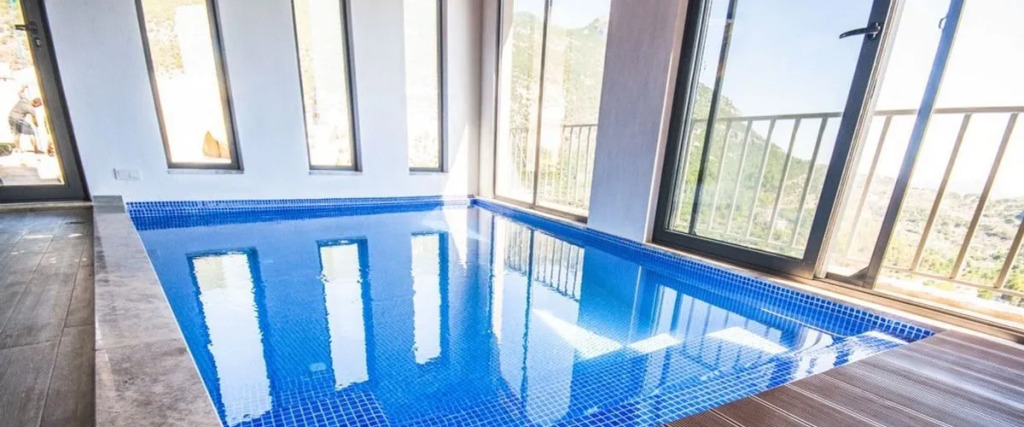 Исламлар: Villa Achyle