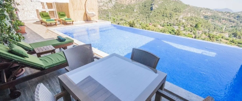 Исламлар: Villa Achyle