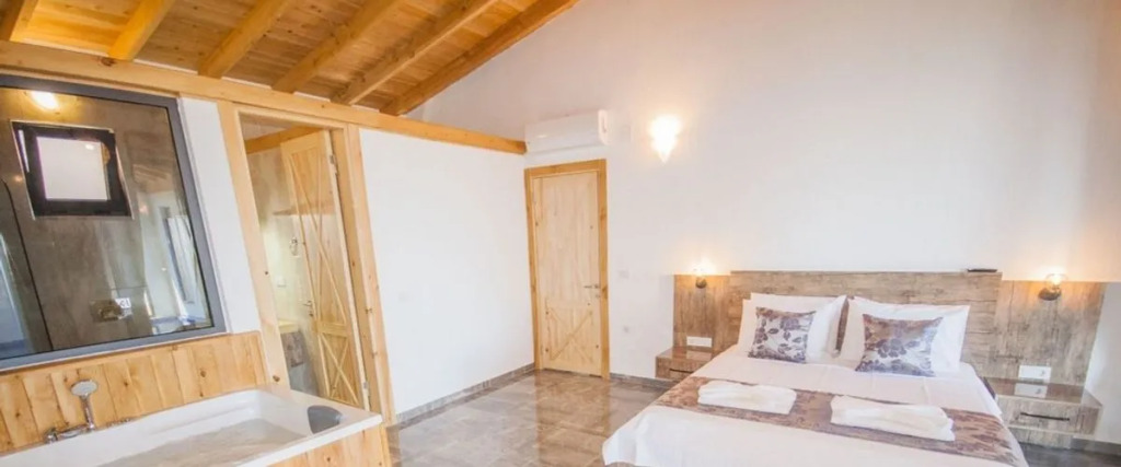 Исламлар: Villa Achyle