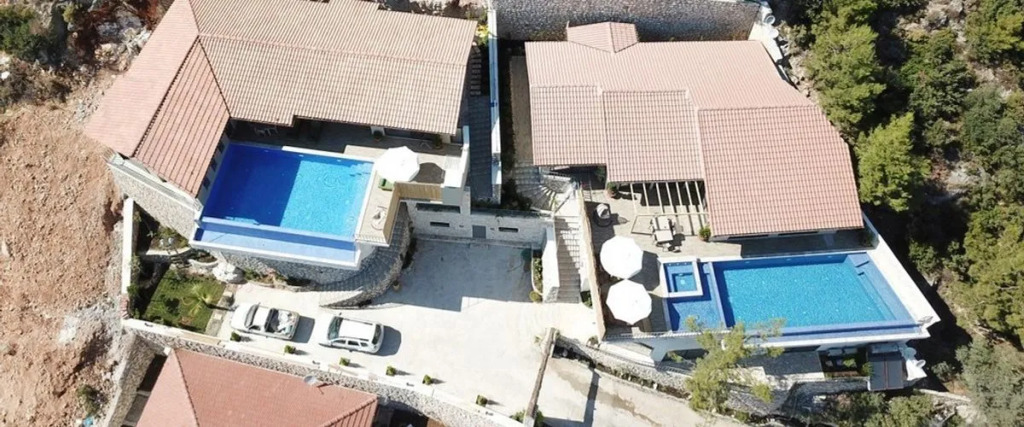 Исламлар: Villa Achyle