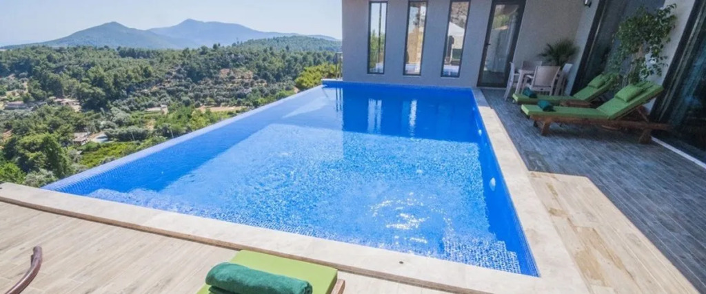 Исламлар: Villa Achyle