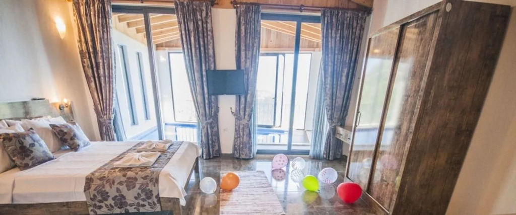Исламлар: Villa Achyle
