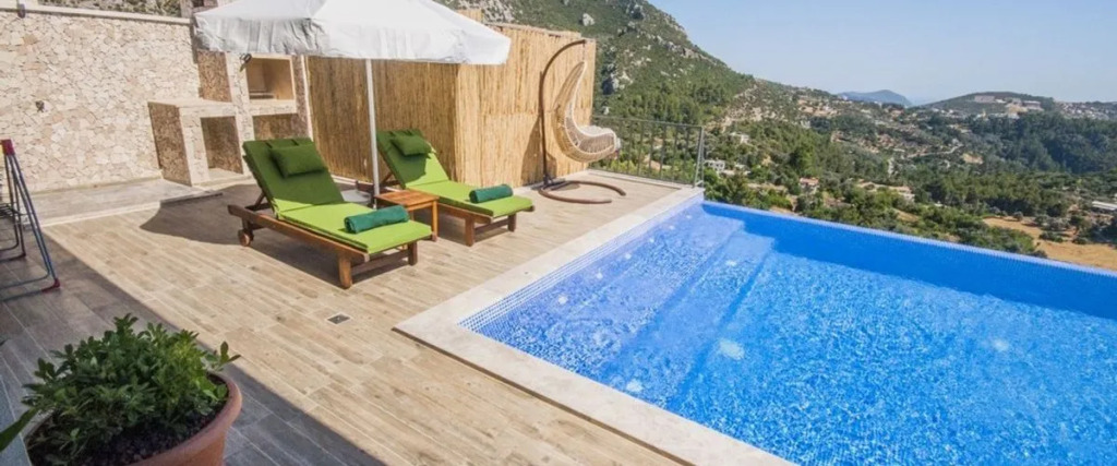 Исламлар: Villa Achyle