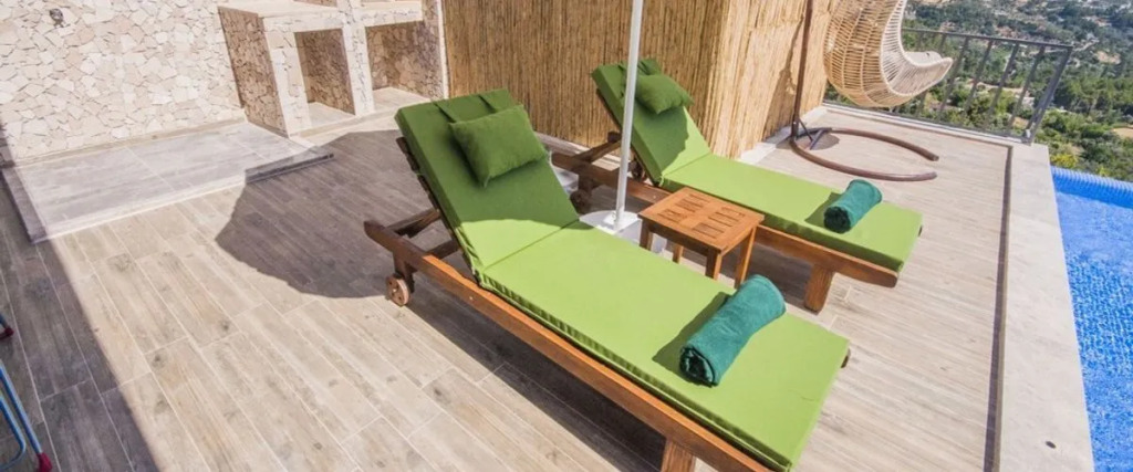Исламлар: Villa Achyle