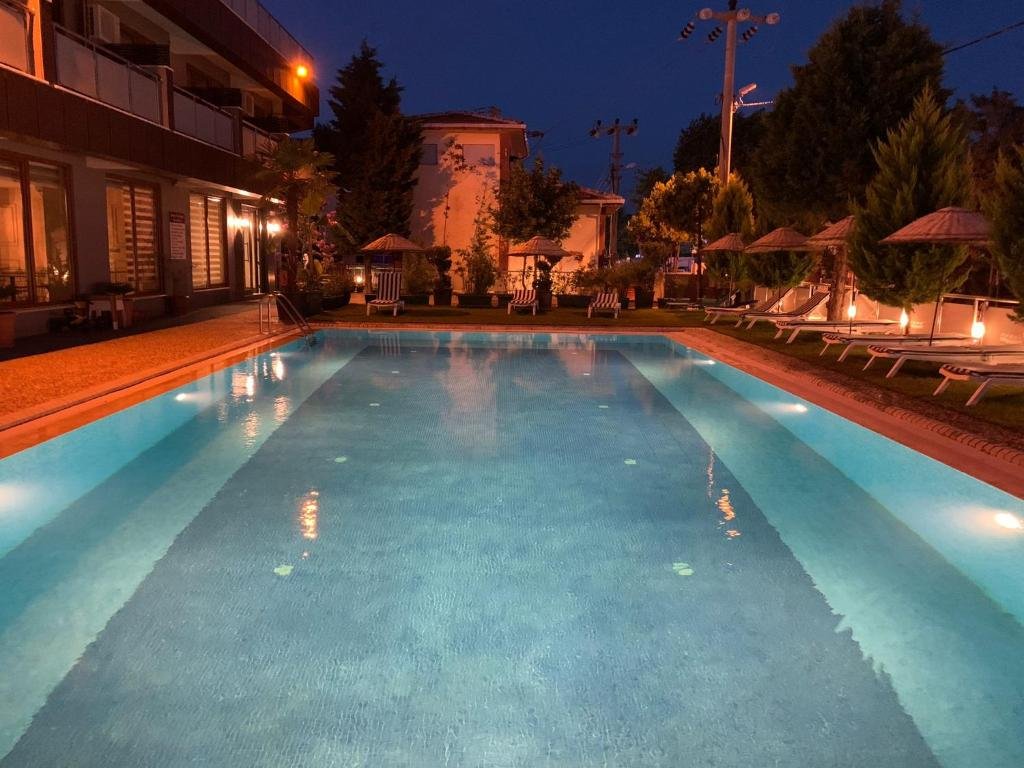 Эдремит: Akcayzeytin Otel