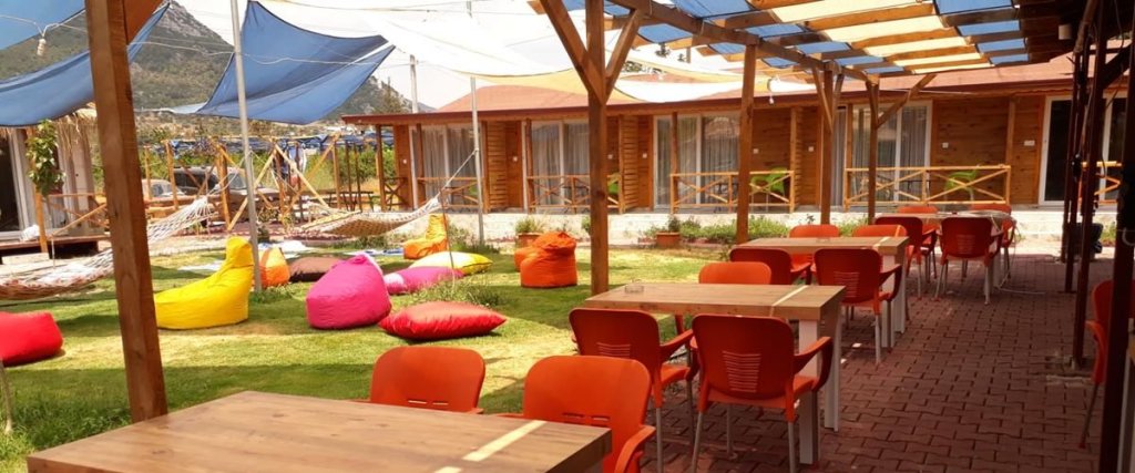 Адрасан: By Yigit Hotel - Restaurant
