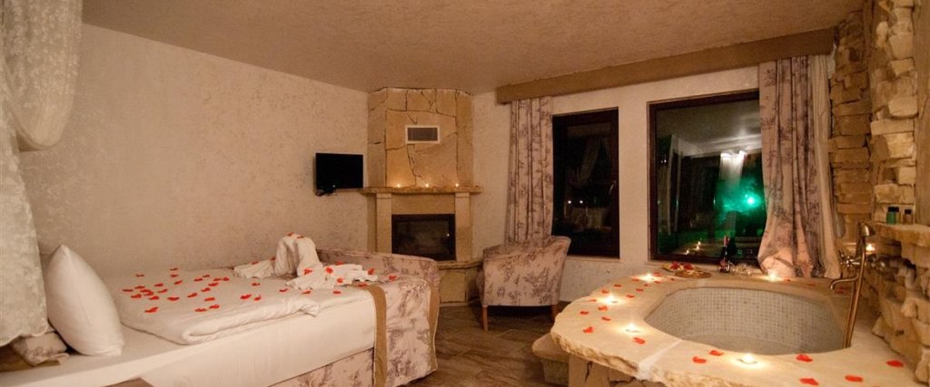 Сайл: Gizemli Nehir Hotel