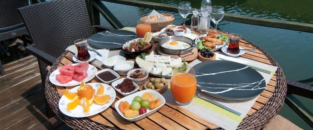 Сайл: Gizemli Nehir Hotel