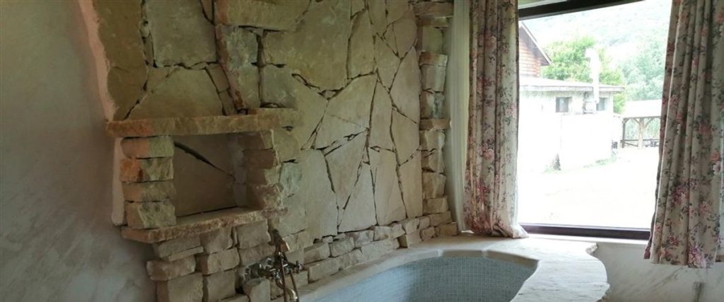 Сайл: Gizemli Nehir Hotel
