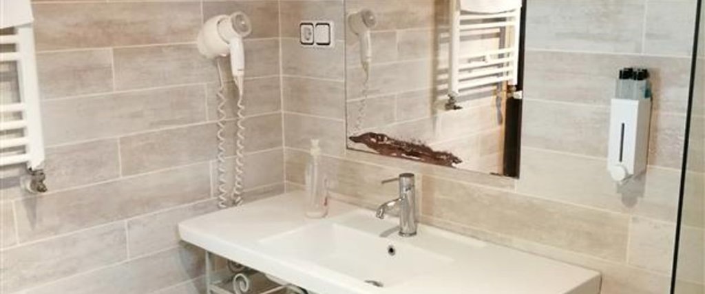 Сайл: Gizemli Nehir Hotel