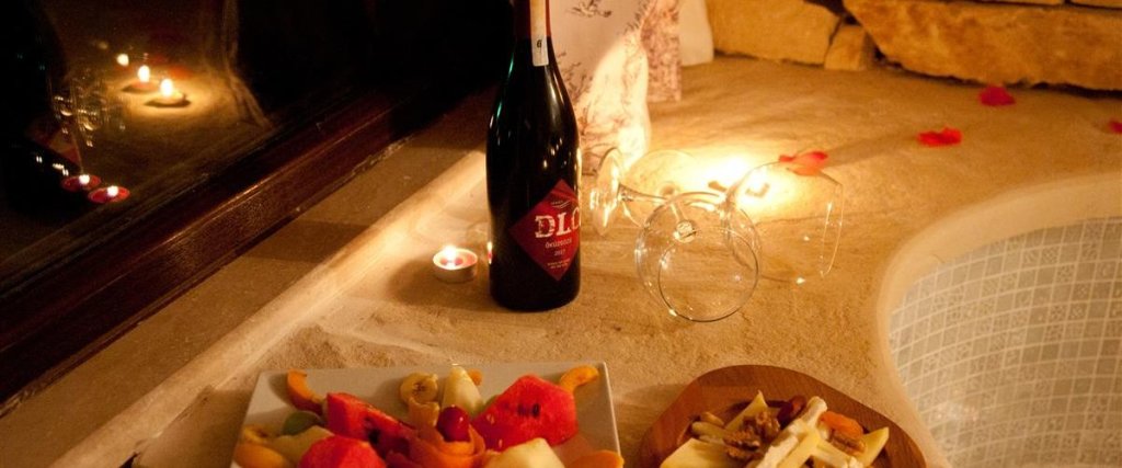 Сайл: Gizemli Nehir Hotel