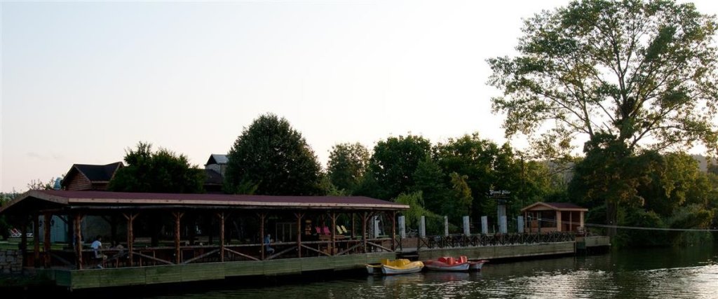 Сайл: Gizemli Nehir Hotel