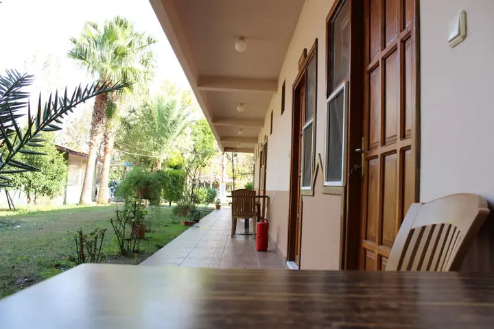 Чиралы: Village Garden Pansiyon Restuarant