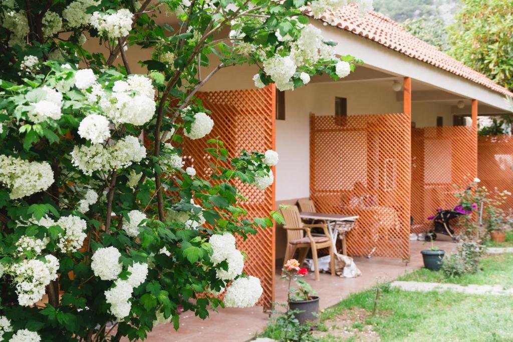 Чиралы: Village Garden Pansiyon Restuarant
