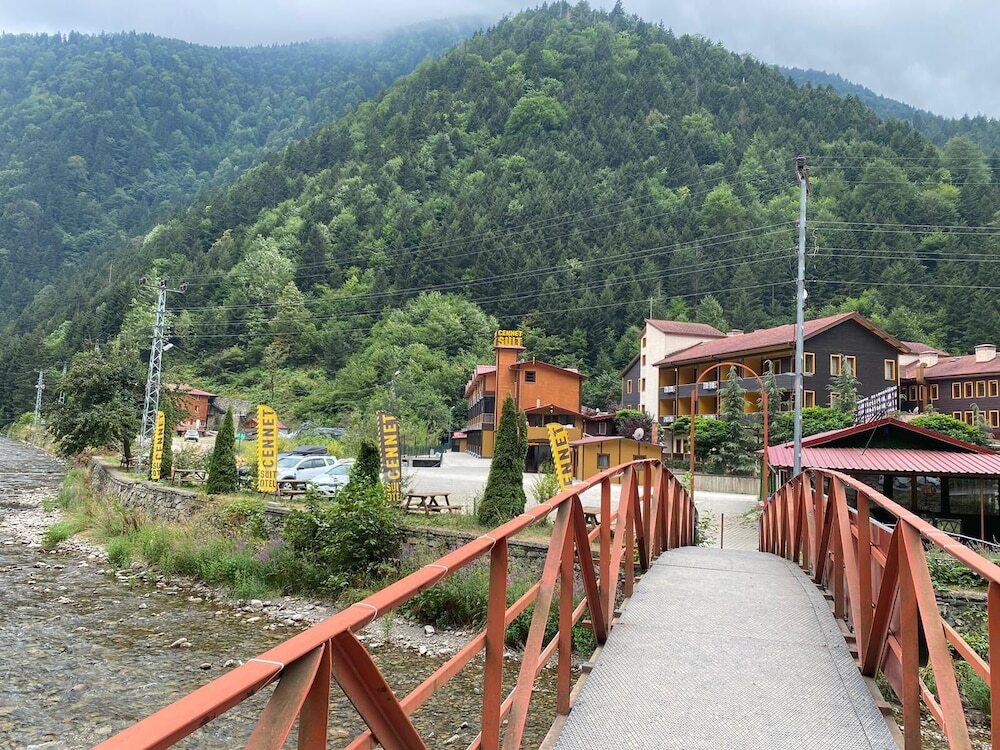 Узунгёль: Cennet Sui̇t