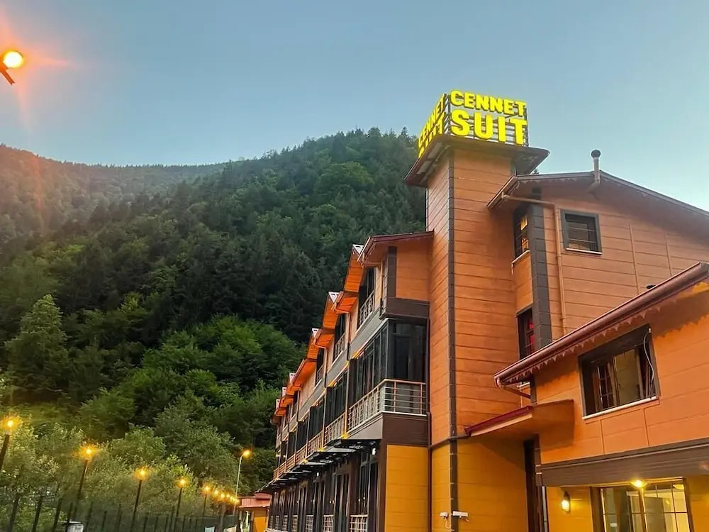 Узунгёль: Cennet Sui̇t