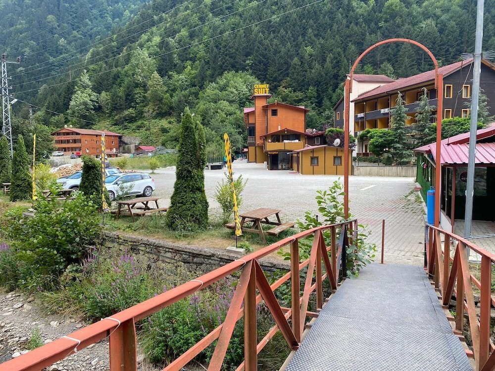 Узунгёль: Cennet Sui̇t