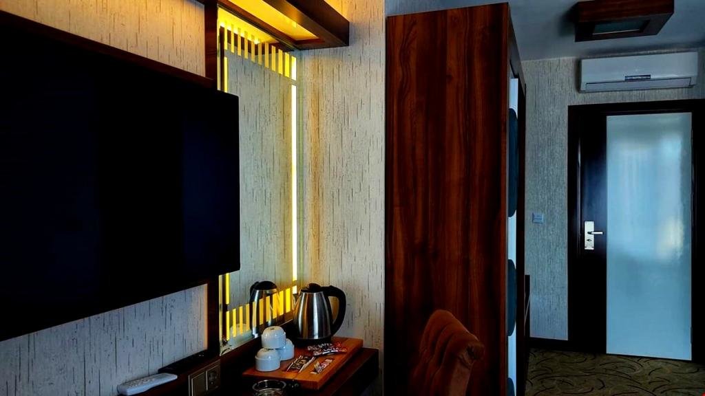Ван: My Deluxe Otel
