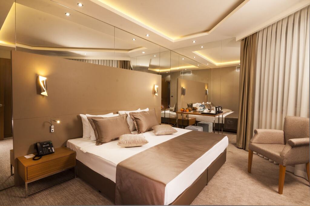 Измир: Elara Hotel