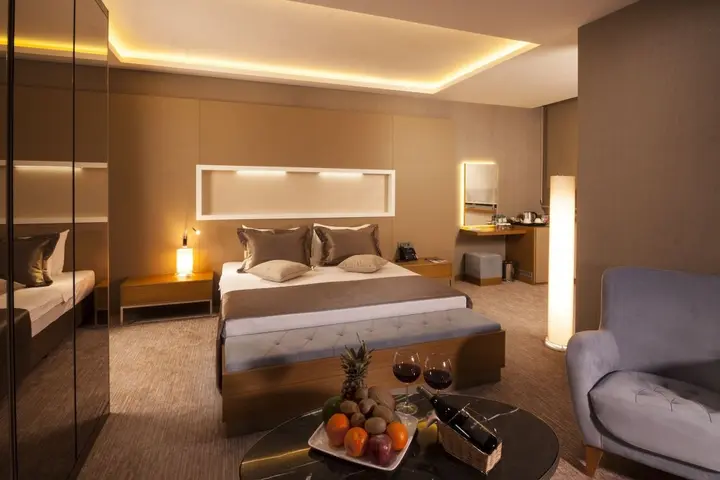 Измир: Elara Hotel