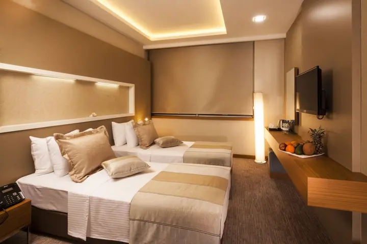 Измир: Elara Hotel
