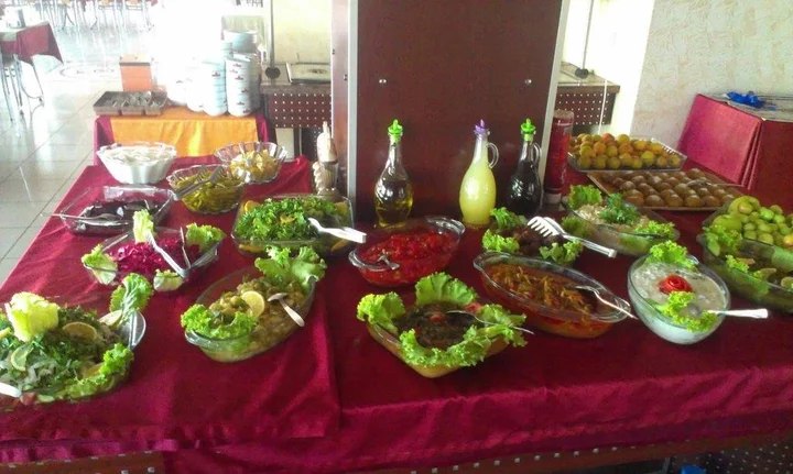 Алтынолук: Gür Hotel