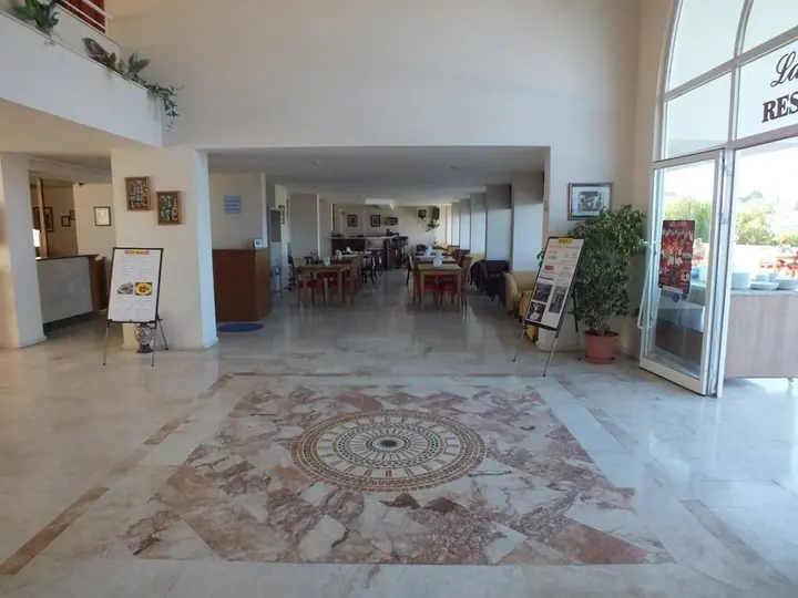 Кушадасы: Апарт-Отель Tuntas Family Suites Kusadasi