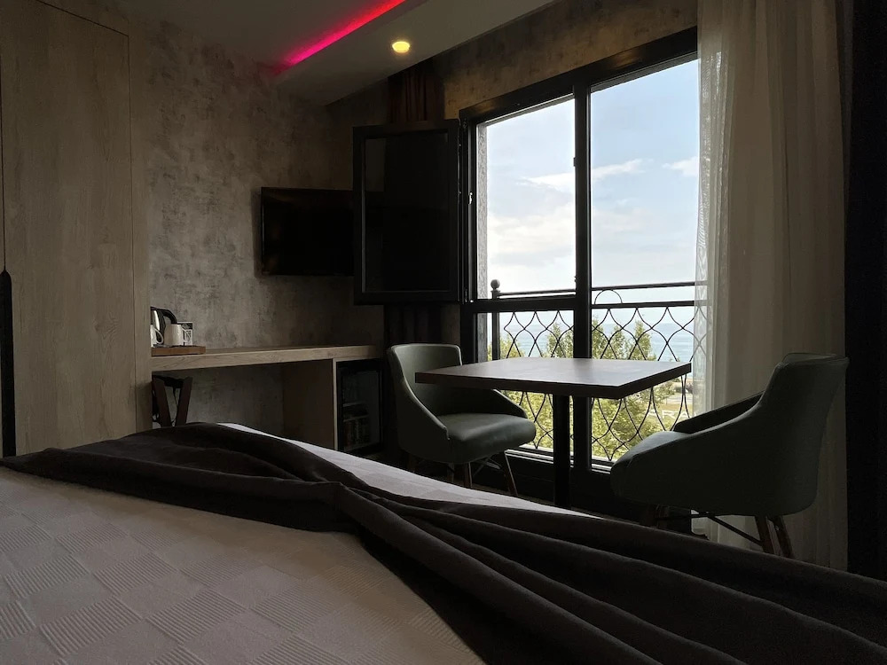 Арсин: Avni Bey Otel