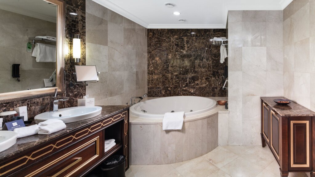 Стамбул: Crowne Plaza Hotel Istanbul - Asia, an IHG Hotel