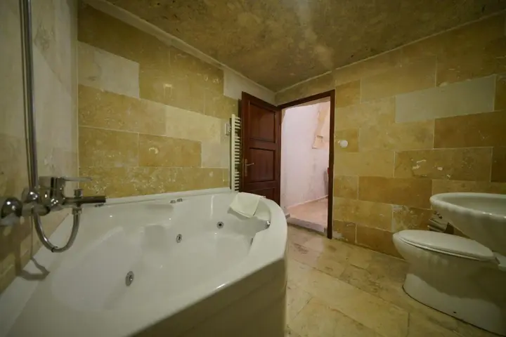 Гёреме: Lalezar Cave Hotel