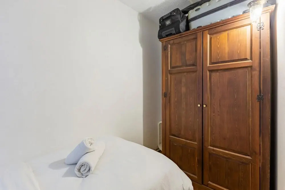 Unique House With Tree Inside Near Sea in Maltepe — фото 5