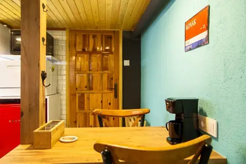 Central and Colorful Studio Flat in Alsancak — фото 1