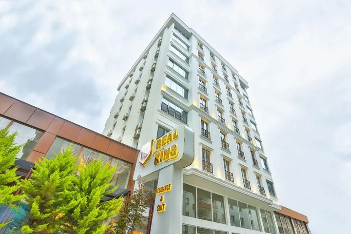 Йомра: Real King Suit Otel