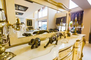 Йомра: Real King Suit Otel
