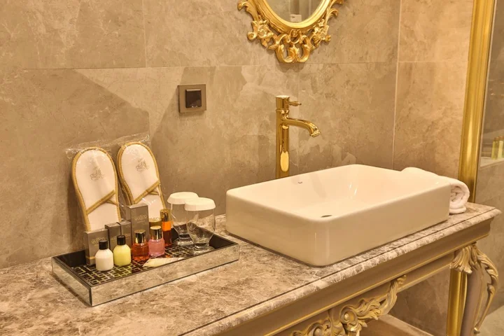 Йомра: Real King Suit Otel