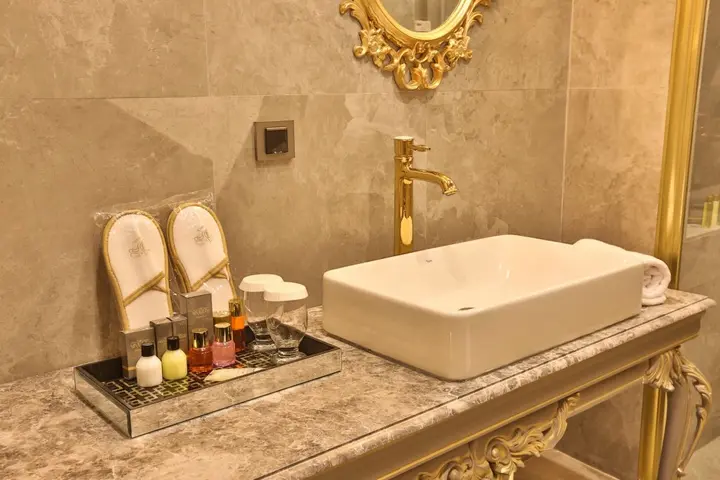 Йомра: Real King Suit Otel