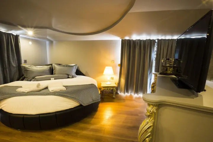 Йомра: Real King Suit Otel