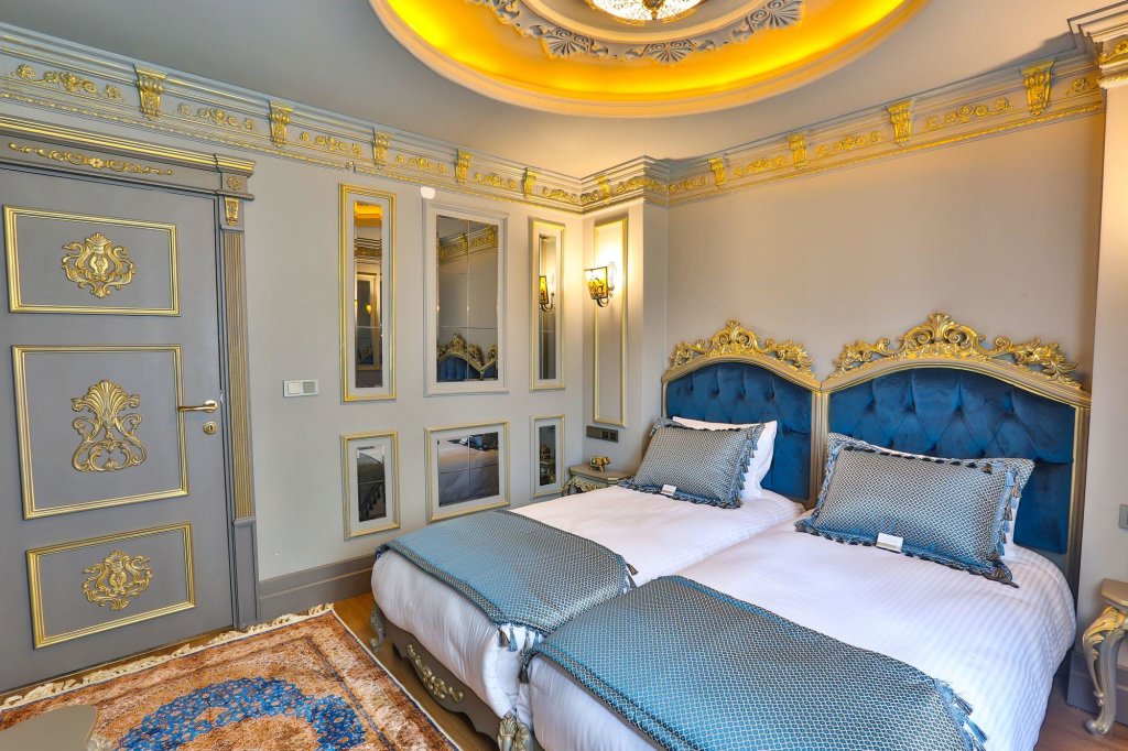 Йомра: Real King Suit Otel