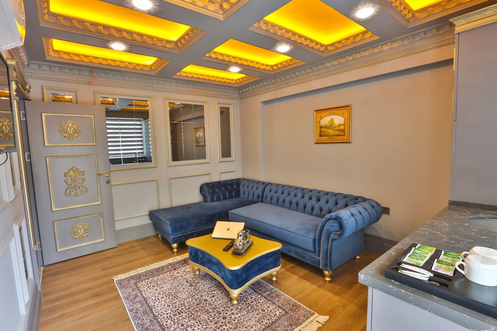 Йомра: Real King Suit Otel