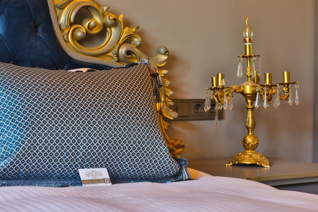 Йомра: Real King Suit Otel